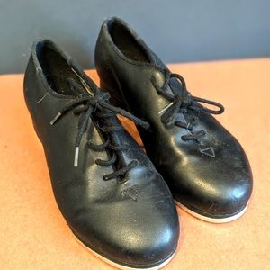 Tap shoes Youth Size 4 black Leo